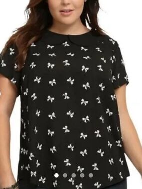 torrid Black Short Sleeve Blouse with White Bow Print